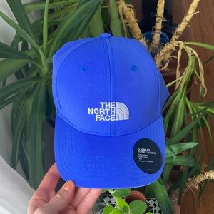 NEW WITH TAGS North Face classic adjustable baseball cap in solar blue